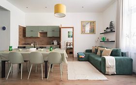 Premium Central Apartment With 4 Bedrooms 3 Bathrooms